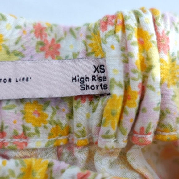 Juniors' SO Tie-Front Ruffled Tiered High Rise Short Yellow Floral - Picture 7 of 9